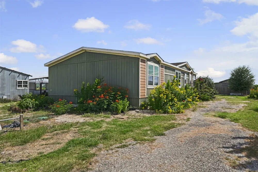 5904 Fm 621 Martindale, TX 78655