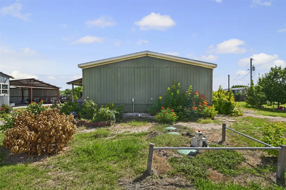 5904 Fm 621 Martindale, TX 78655