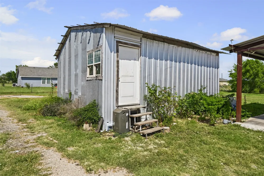 5904 Fm 621 Martindale, TX 78655