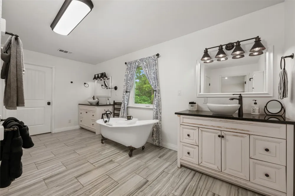 493 Cottletown Road #C Smithville, TX 78957
