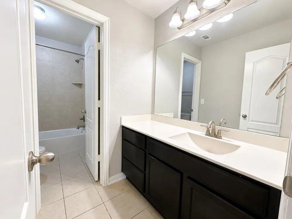 604 Vista Gardens Drive Buda, TX 78610