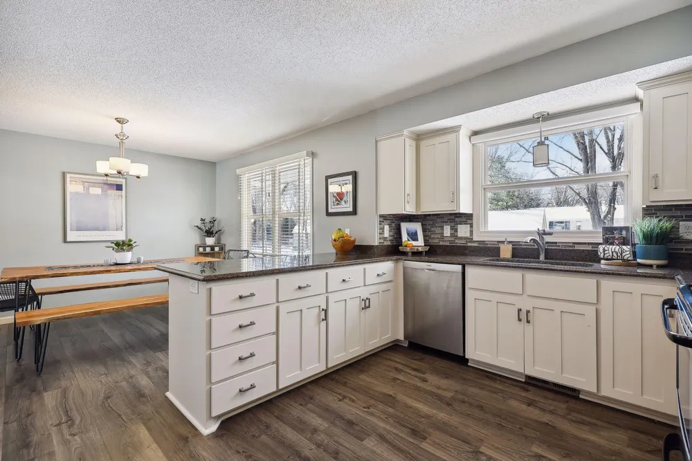 16405 5th Avenue Plymouth, MN 55447