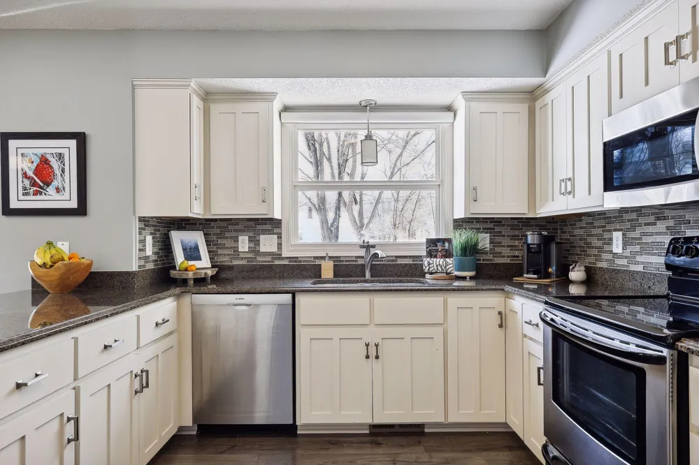 16405 5th Avenue Plymouth, MN 55447