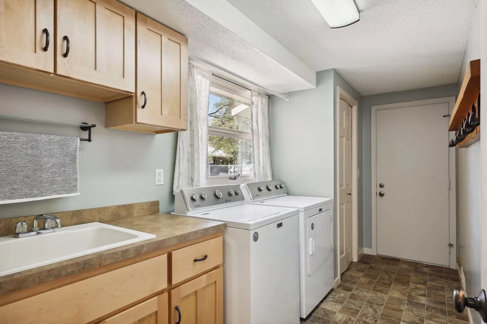16405 5th Avenue Plymouth, MN 55447