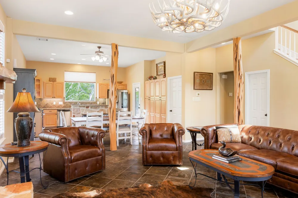 4292 N Us 83 Highway Leakey, TX 78873