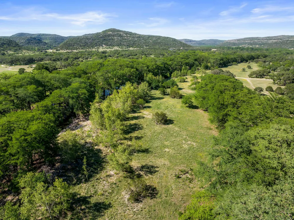 4292 N Us 83 Highway Leakey, TX 78873