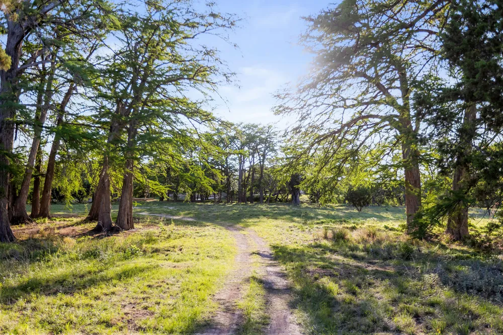4292 N Us 83 Highway Leakey, TX 78873