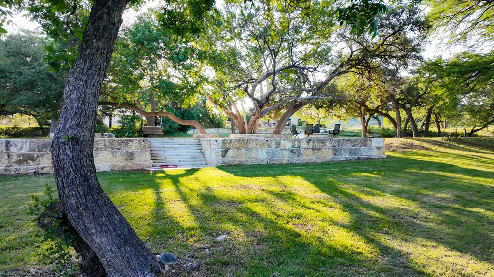4292 N Us 83 Highway Leakey, TX 78873