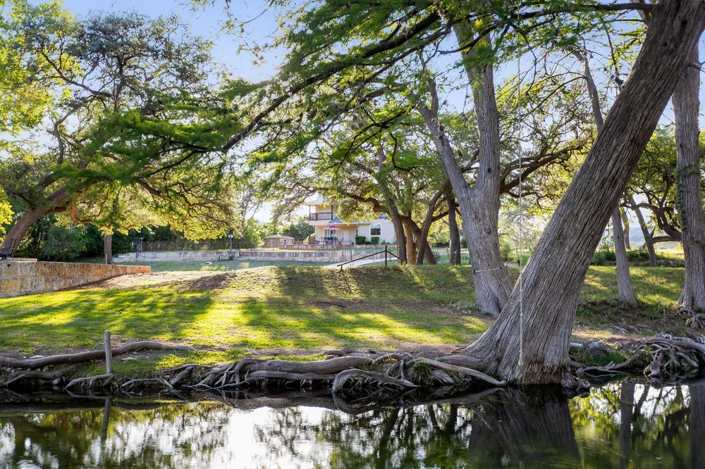 4292 N Us 83 Highway Leakey, TX 78873