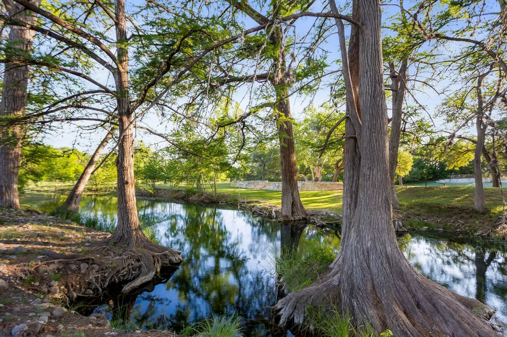 4292 N Us 83 Highway Leakey, TX 78873