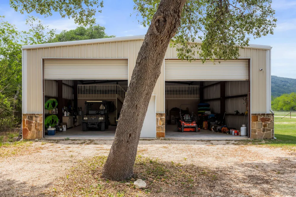 4292 N Us 83 Highway Leakey, TX 78873