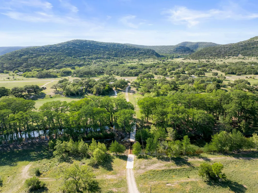 4292 N Us 83 Highway Leakey, TX 78873