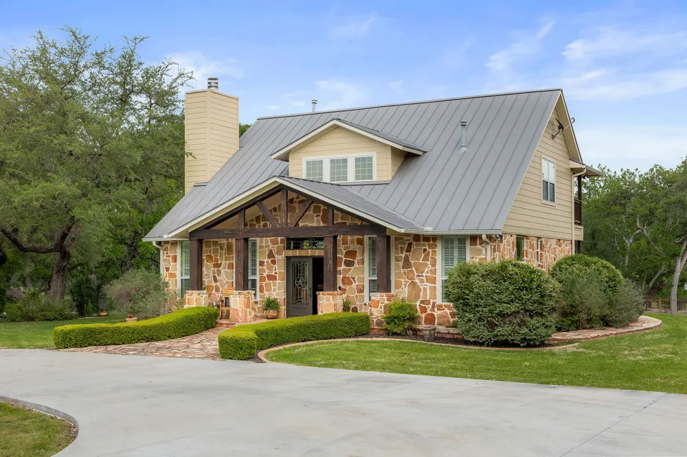 4292 N Us 83 Highway Leakey, TX 78873