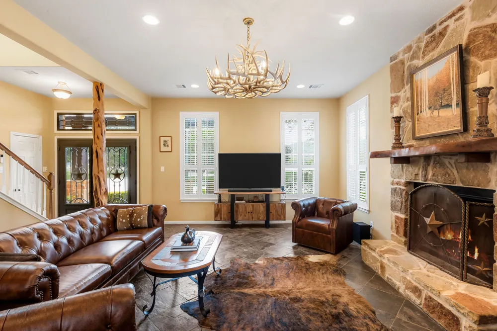 4292 N Us 83 Highway Leakey, TX 78873