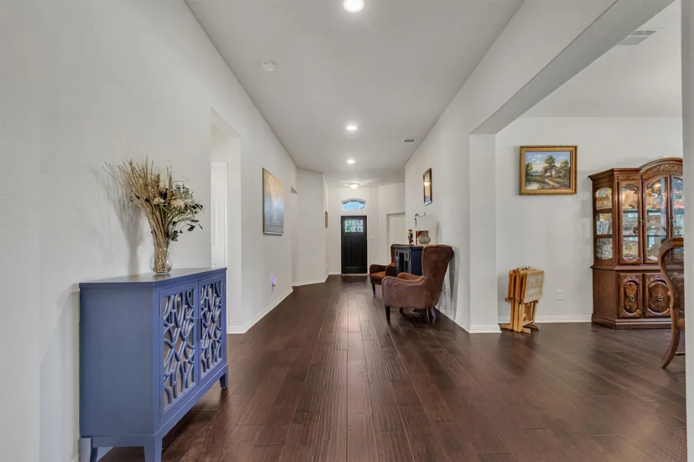 104 Harris Hawk Cove Cedar Creek, TX 78612