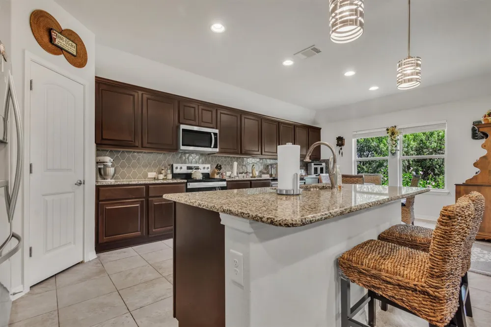 104 Harris Hawk Cove Cedar Creek, TX 78612
