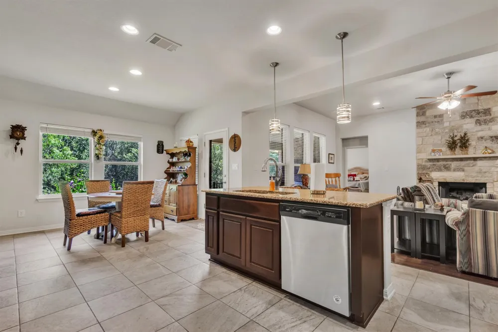 104 Harris Hawk Cove Cedar Creek, TX 78612