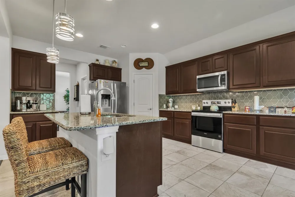 104 Harris Hawk Cove Cedar Creek, TX 78612