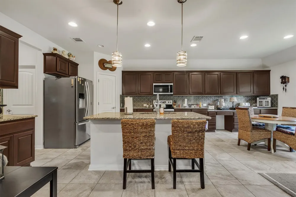 104 Harris Hawk Cove Cedar Creek, TX 78612