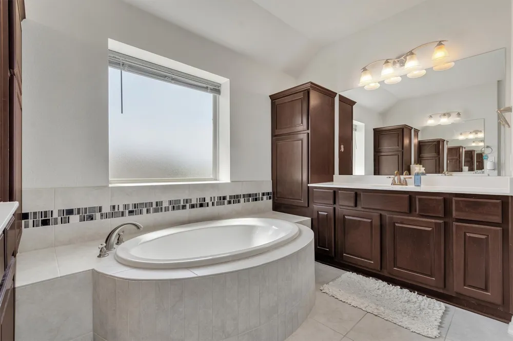 104 Harris Hawk Cove Cedar Creek, TX 78612