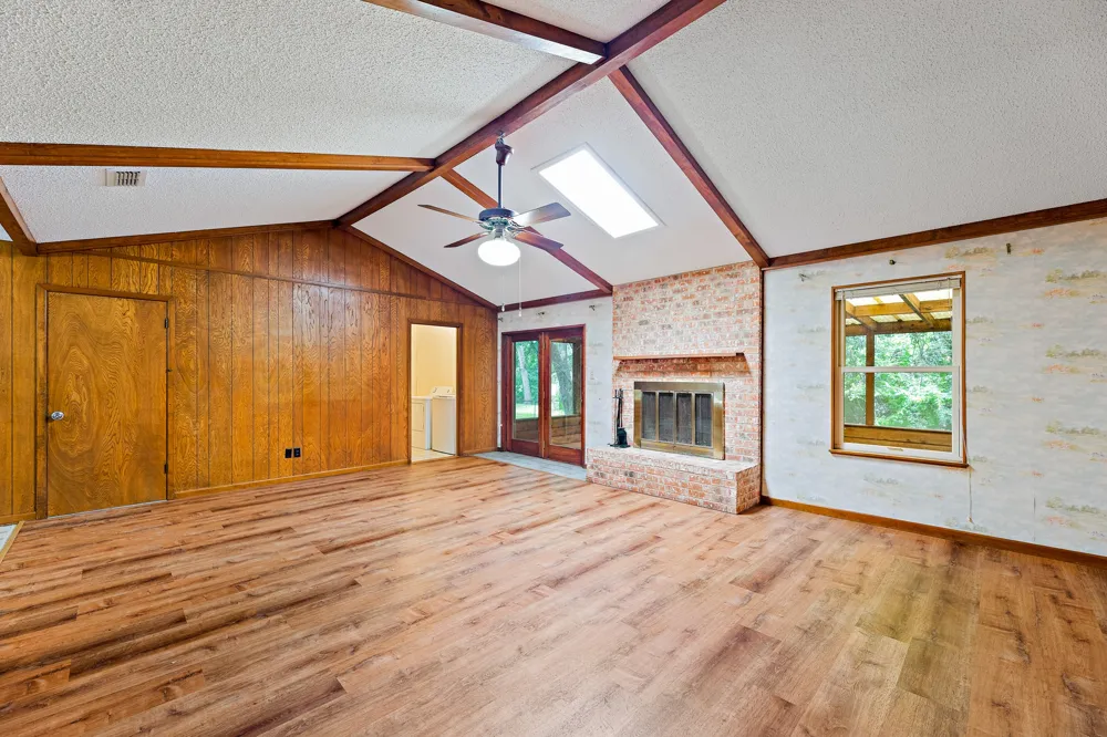 215 Memorial Drive Luling, TX 78648