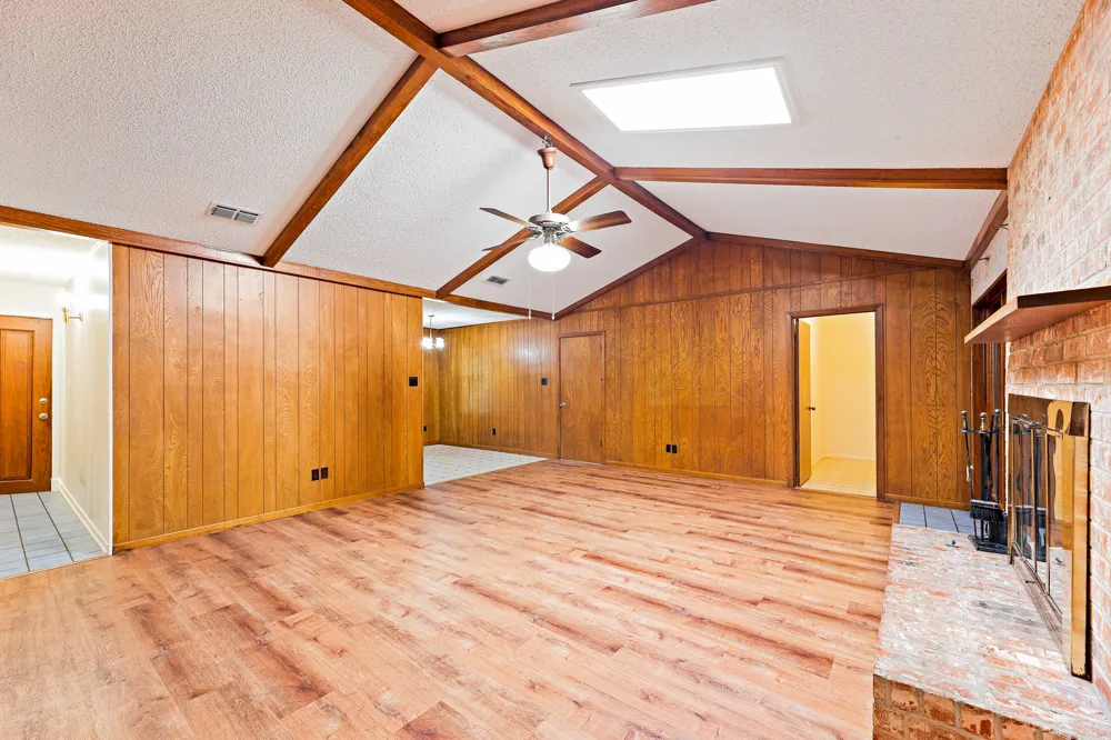 215 Memorial Drive Luling, TX 78648