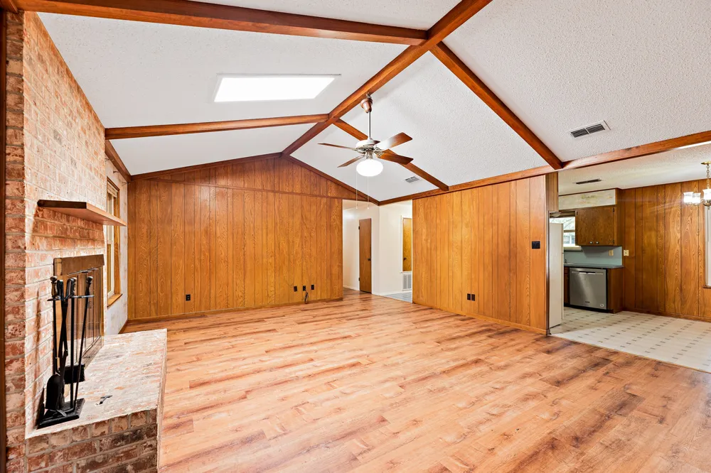 215 Memorial Drive Luling, TX 78648