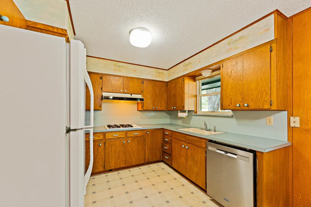 215 Memorial Drive Luling, TX 78648