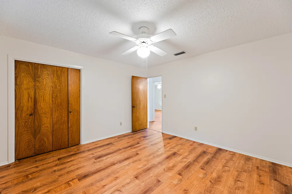 215 Memorial Drive Luling, TX 78648