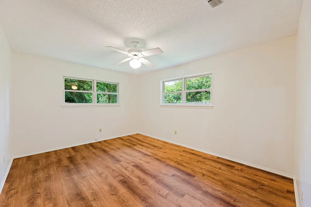 215 Memorial Drive Luling, TX 78648