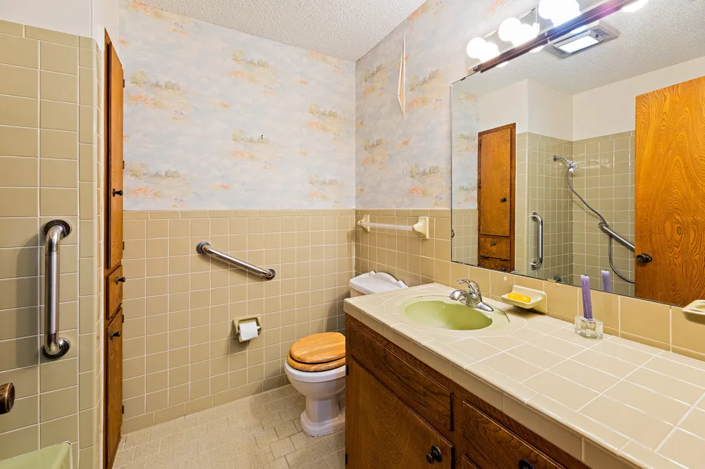 215 Memorial Drive Luling, TX 78648