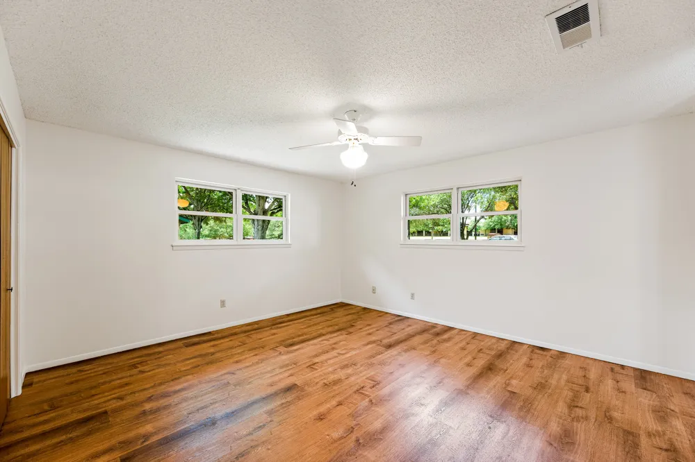215 Memorial Drive Luling, TX 78648