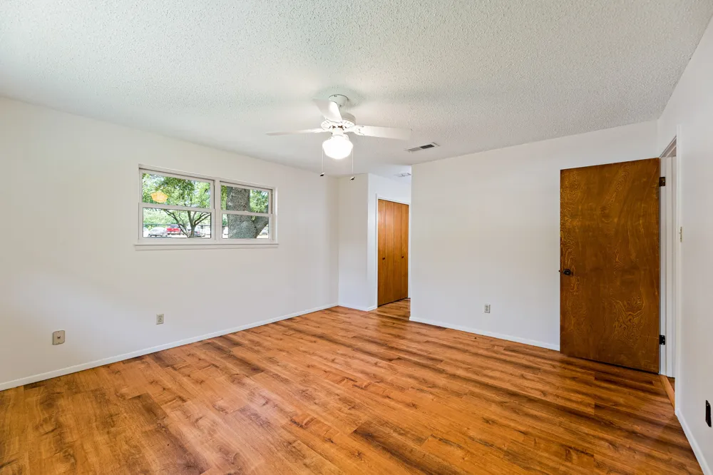 215 Memorial Drive Luling, TX 78648