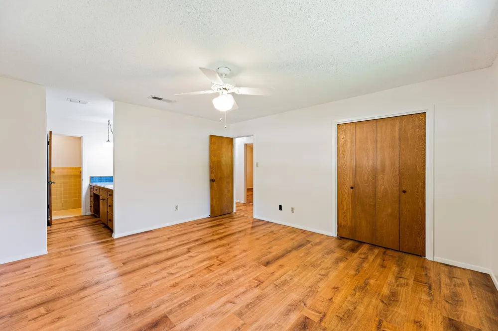 215 Memorial Drive Luling, TX 78648