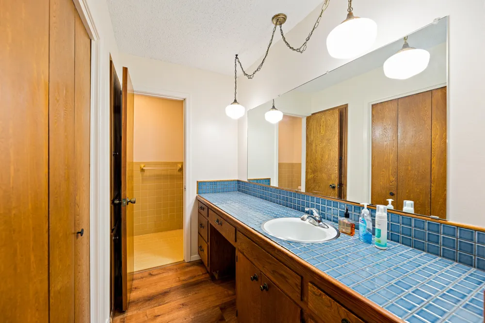 215 Memorial Drive Luling, TX 78648