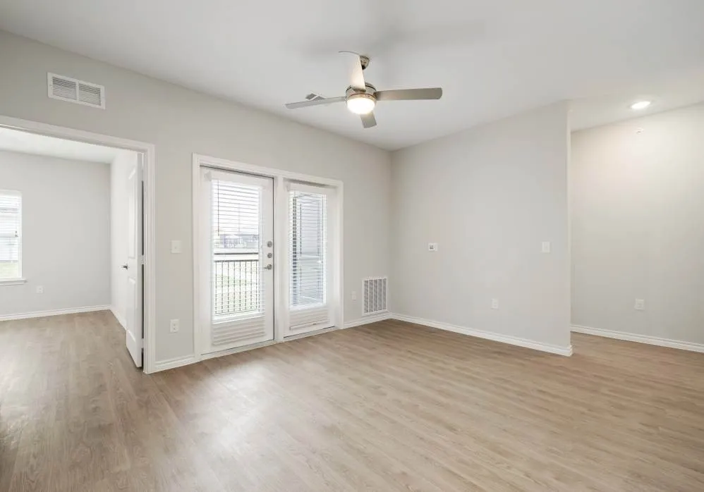 13411 FM812 ROAD #4104 Del Valle, TX 78617