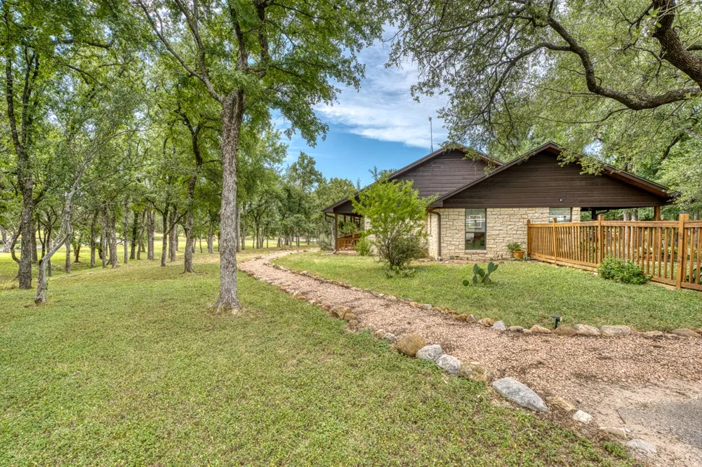 600 Avenida Serena Marble Falls, TX 78654