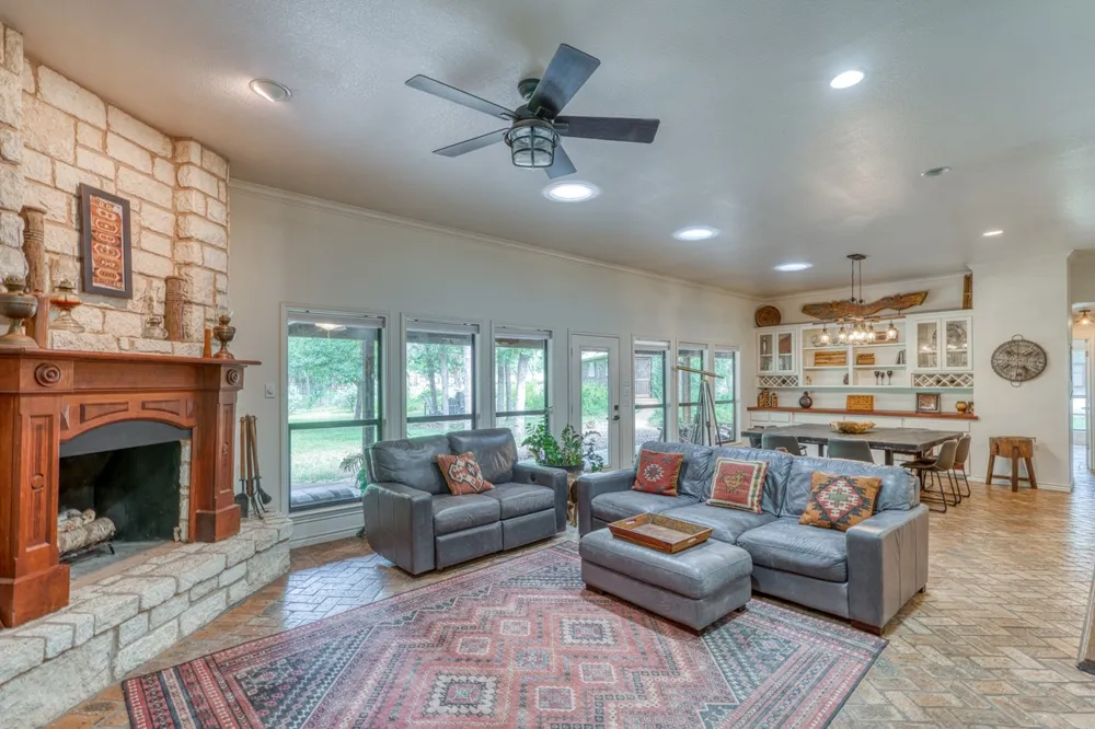 600 Avenida Serena Marble Falls, TX 78654