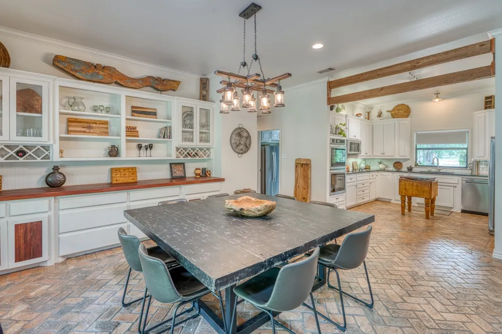 600 Avenida Serena Marble Falls, TX 78654