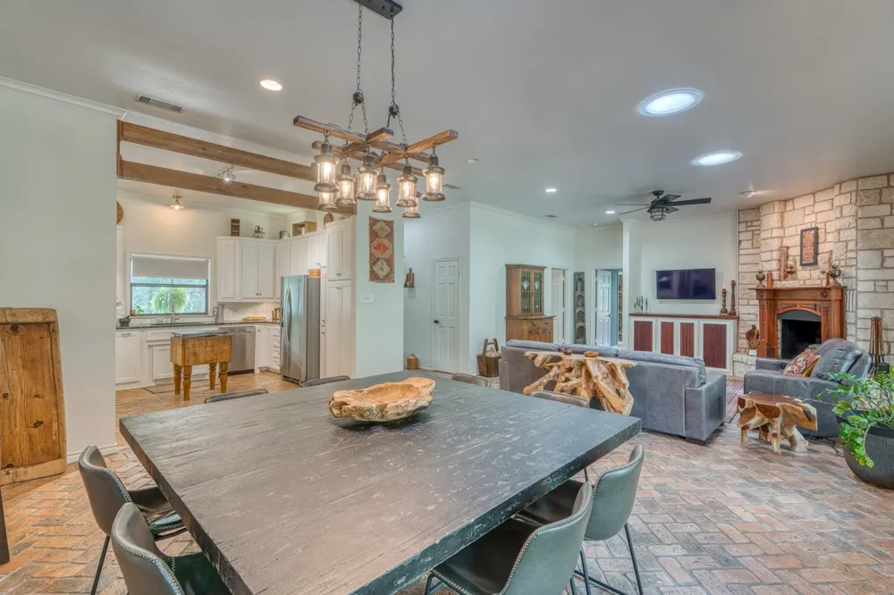 600 Avenida Serena Marble Falls, TX 78654