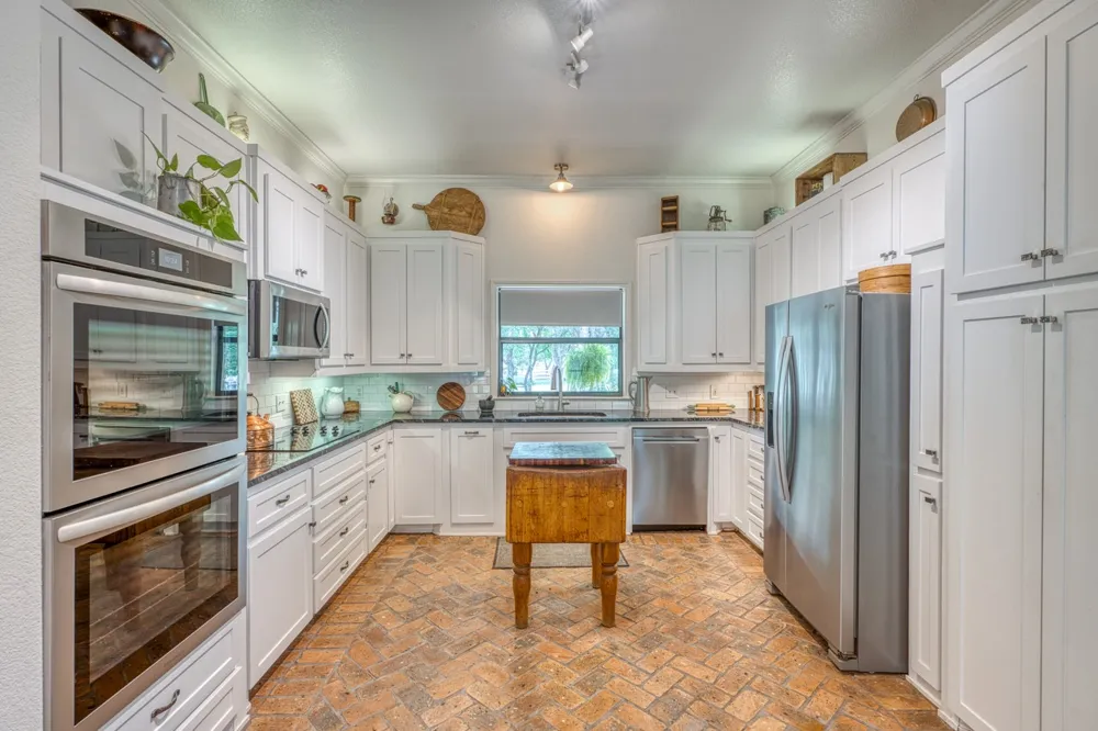 600 Avenida Serena Marble Falls, TX 78654