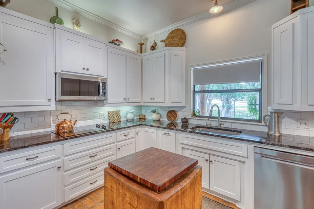 600 Avenida Serena Marble Falls, TX 78654