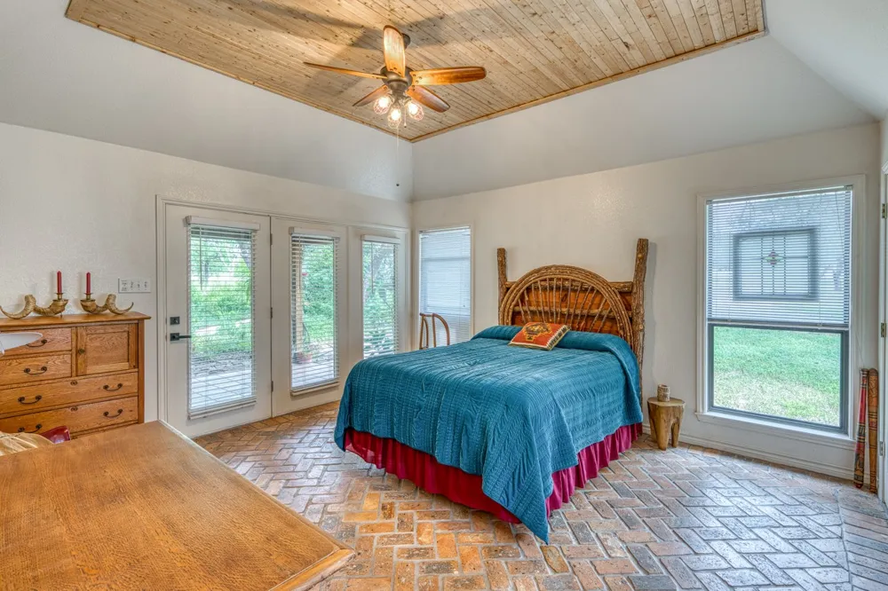 600 Avenida Serena Marble Falls, TX 78654