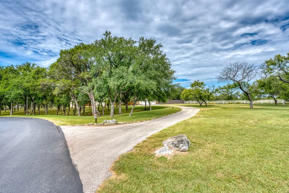 600 Avenida Serena Marble Falls, TX 78654