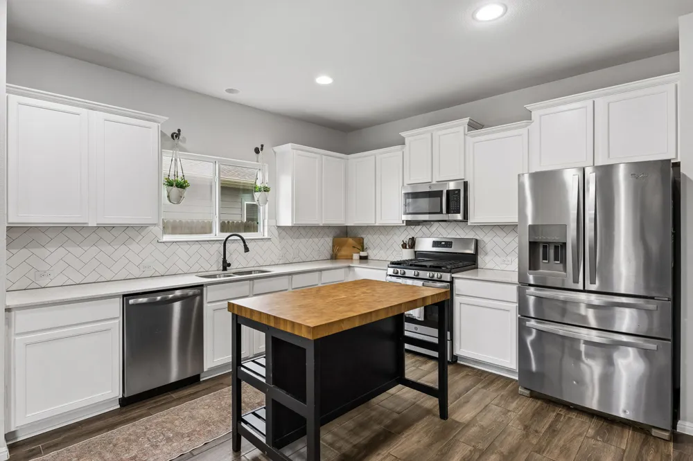 2851 Brand Iron Drive San Marcos, TX 78666