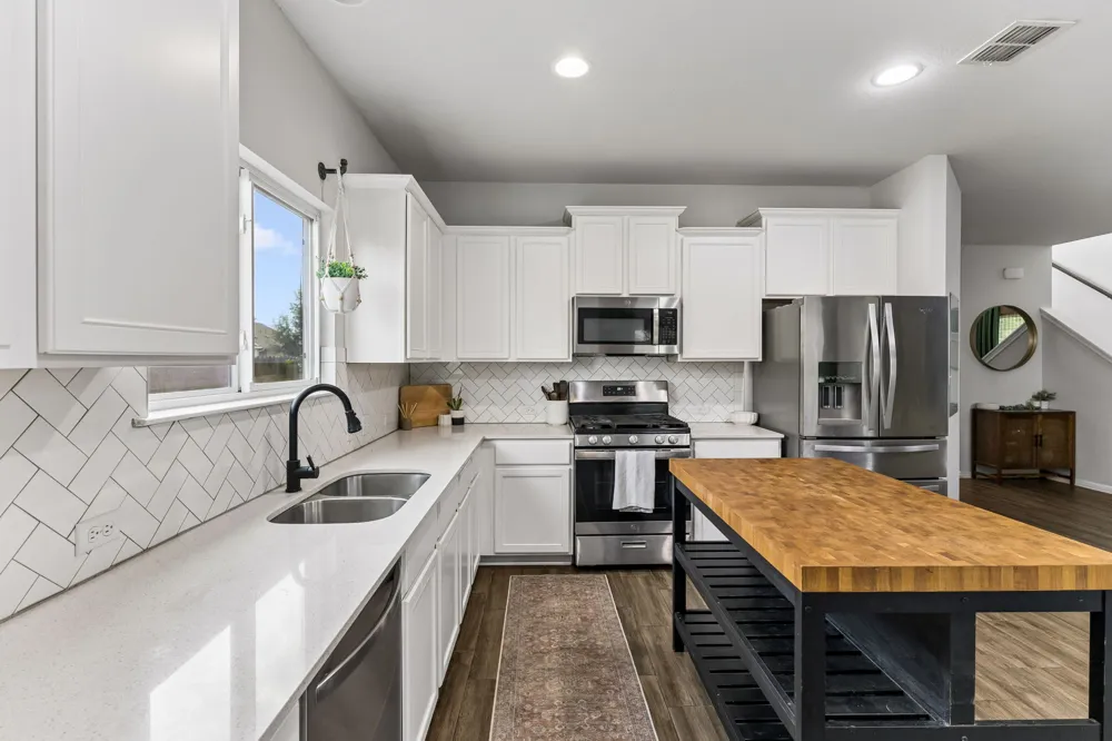 2851 Brand Iron Drive San Marcos, TX 78666