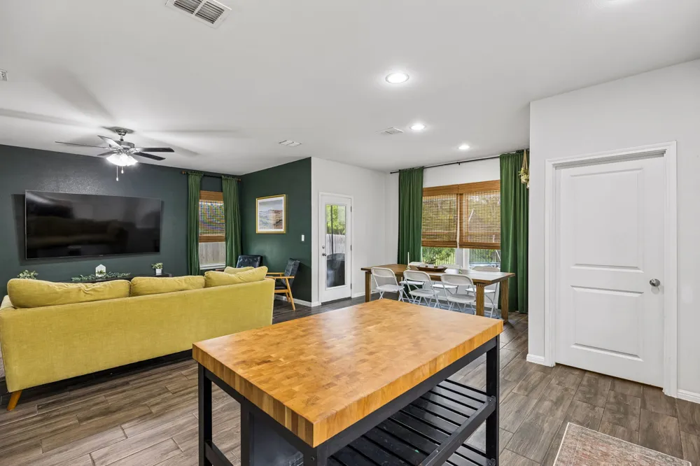 2851 Brand Iron Drive San Marcos, TX 78666