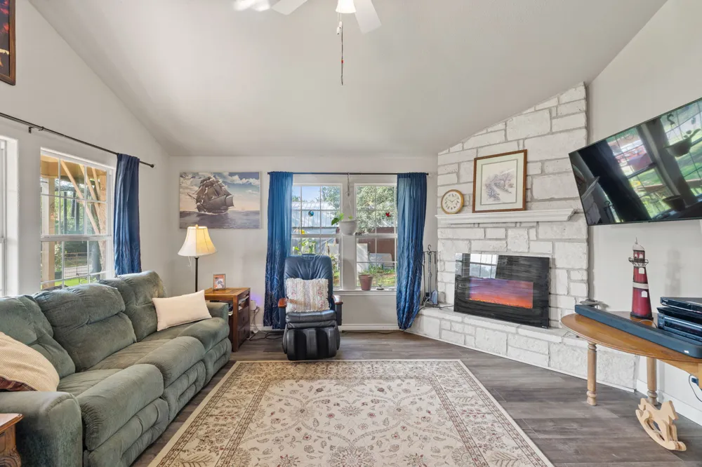 808 Pecan Lane Cottonwood Shores, TX 78657