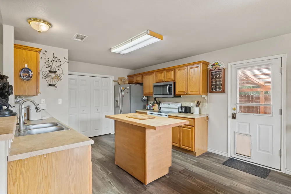 808 Pecan Lane Cottonwood Shores, TX 78657