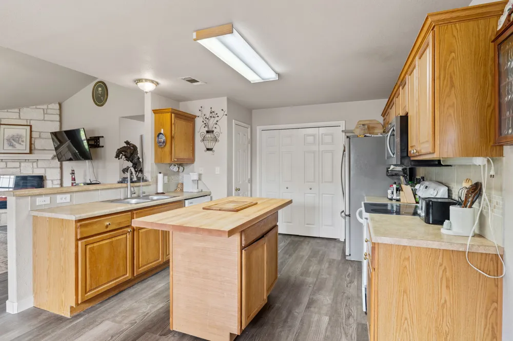 808 Pecan Lane Cottonwood Shores, TX 78657